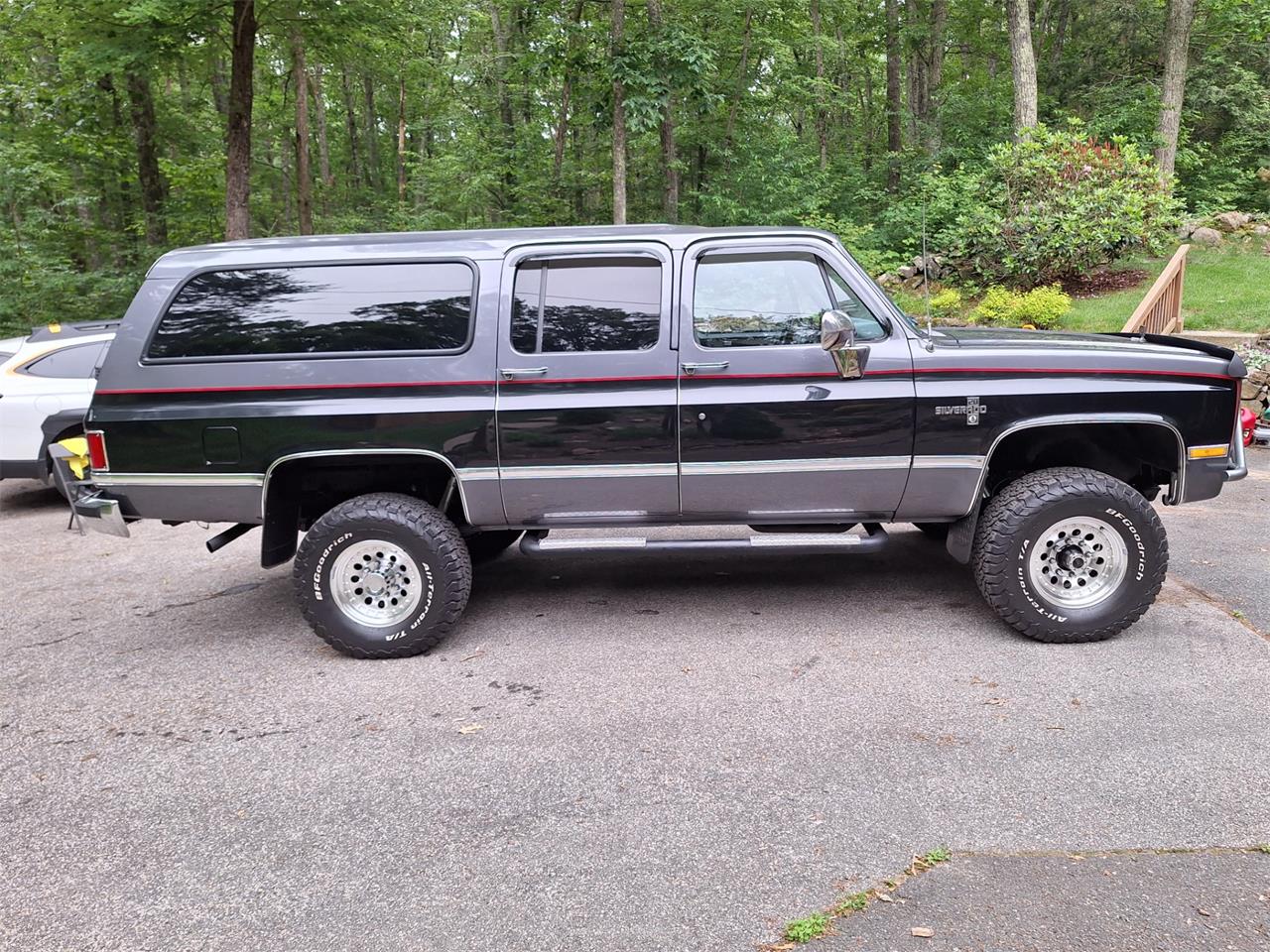 Chevrolet-Suburban-1987-blackgray-gray-7