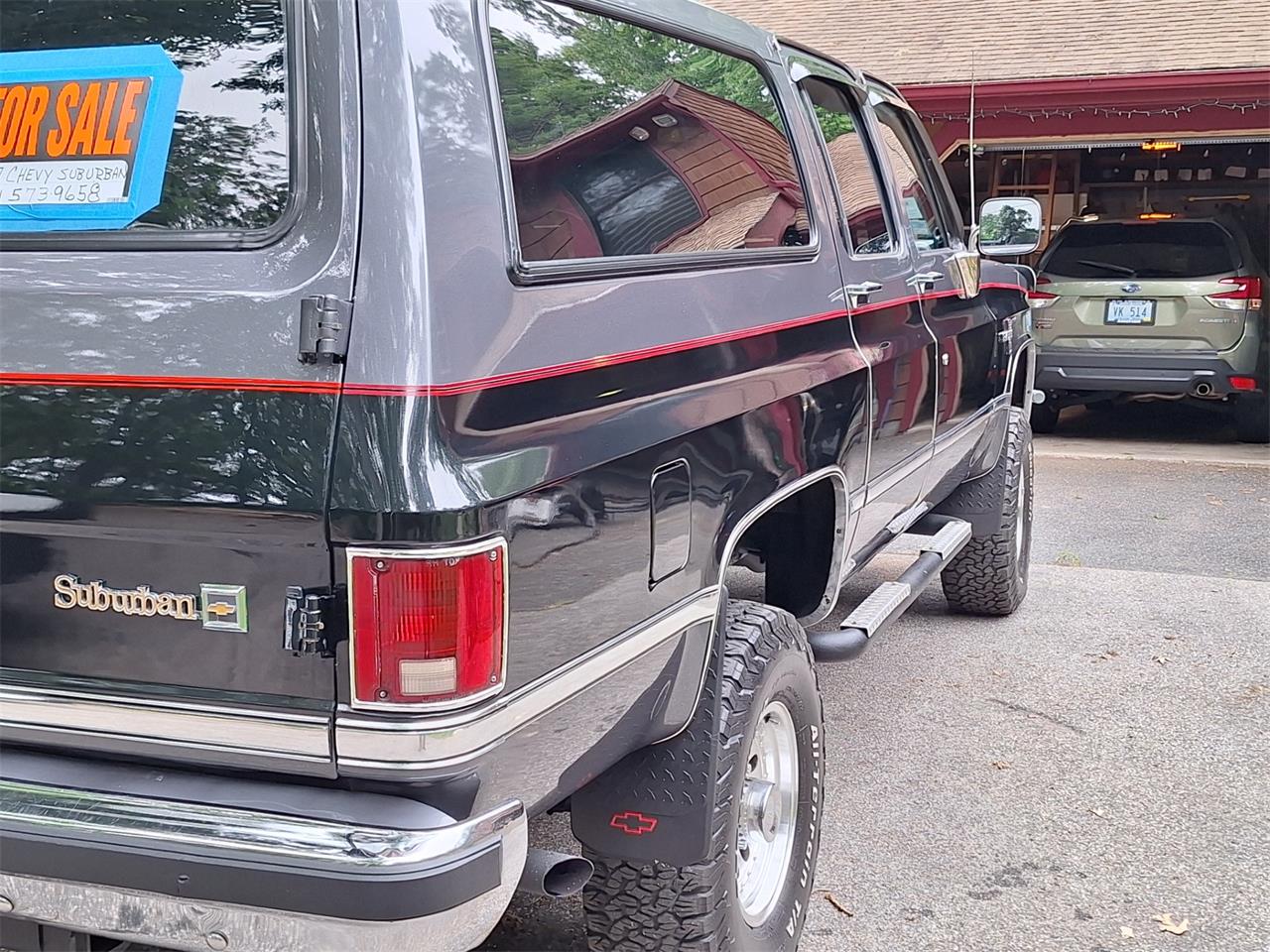 Chevrolet-Suburban-1987-blackgray-gray-8