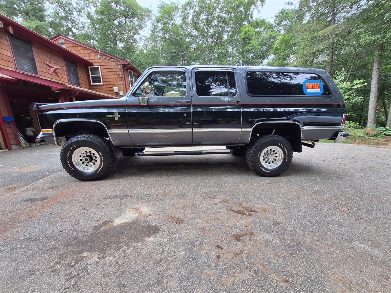 Chevrolet-Suburban-1987-blackgray-gray-9