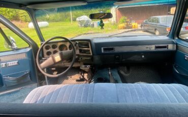 Chevrolet-Suburban-1988-12