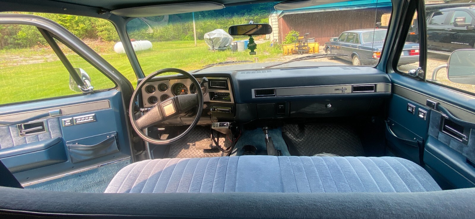 Chevrolet-Suburban-1988-12