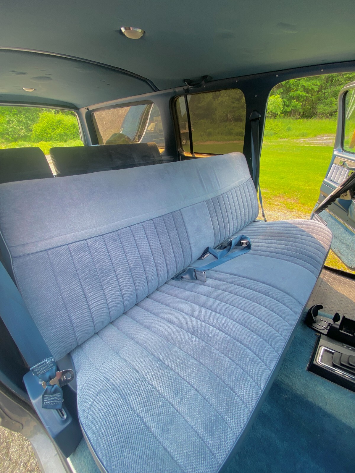 Chevrolet-Suburban-1988-19
