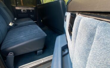 Chevrolet-Suburban-1988-22