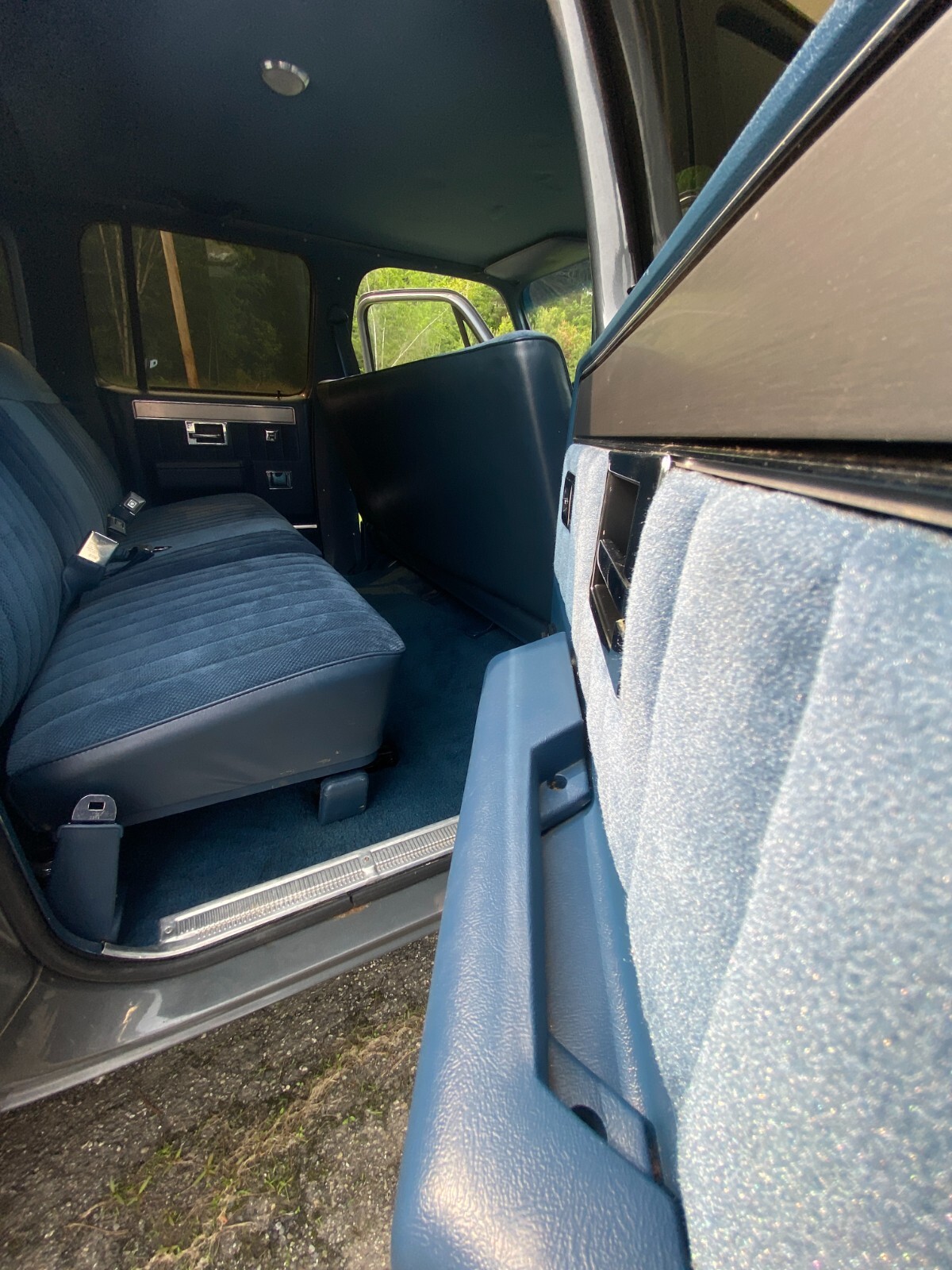 Chevrolet-Suburban-1988-22