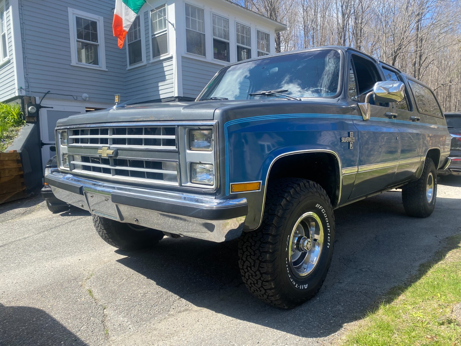 Chevrolet-Suburban-1988-3