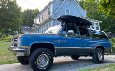 Chevrolet-Suburban-1988