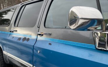 Chevrolet-Suburban-1988-5