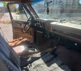 Chevrolet-Suburban-1988-Black-2