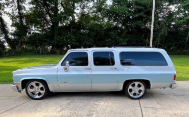Chevrolet-Suburban-1989-1