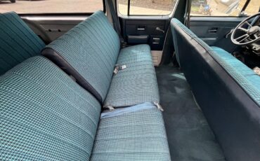 Chevrolet-Suburban-1989-12