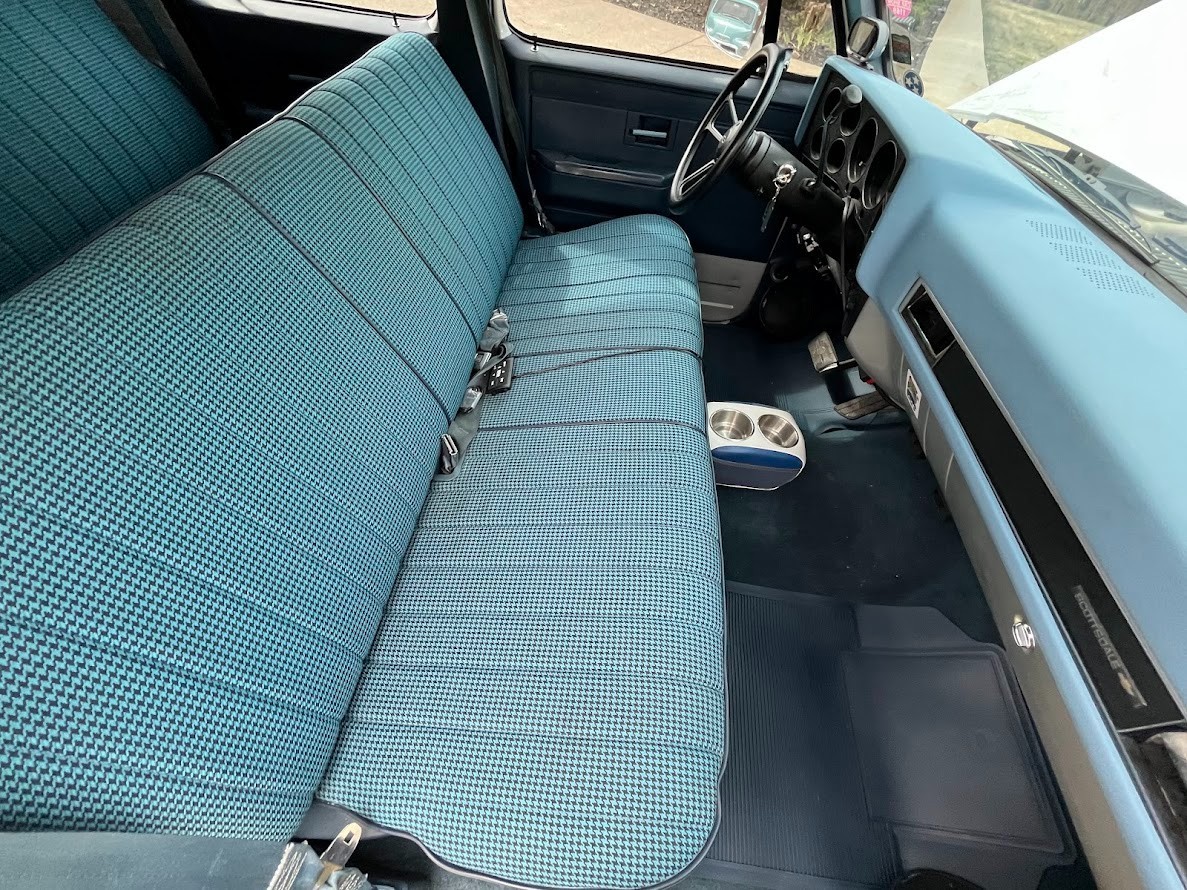Chevrolet-Suburban-1989-15