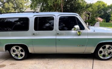 Chevrolet-Suburban-1989-2