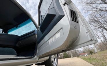 Chevrolet-Suburban-1989-27