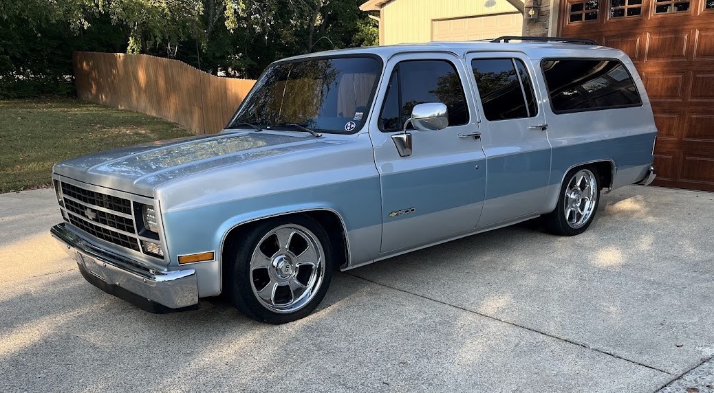 Chevrolet-Suburban-1989-32