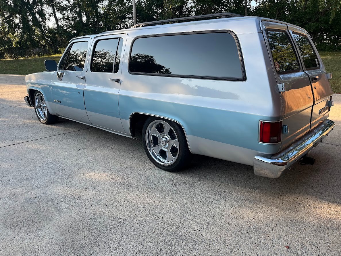 Chevrolet-Suburban-1989-33