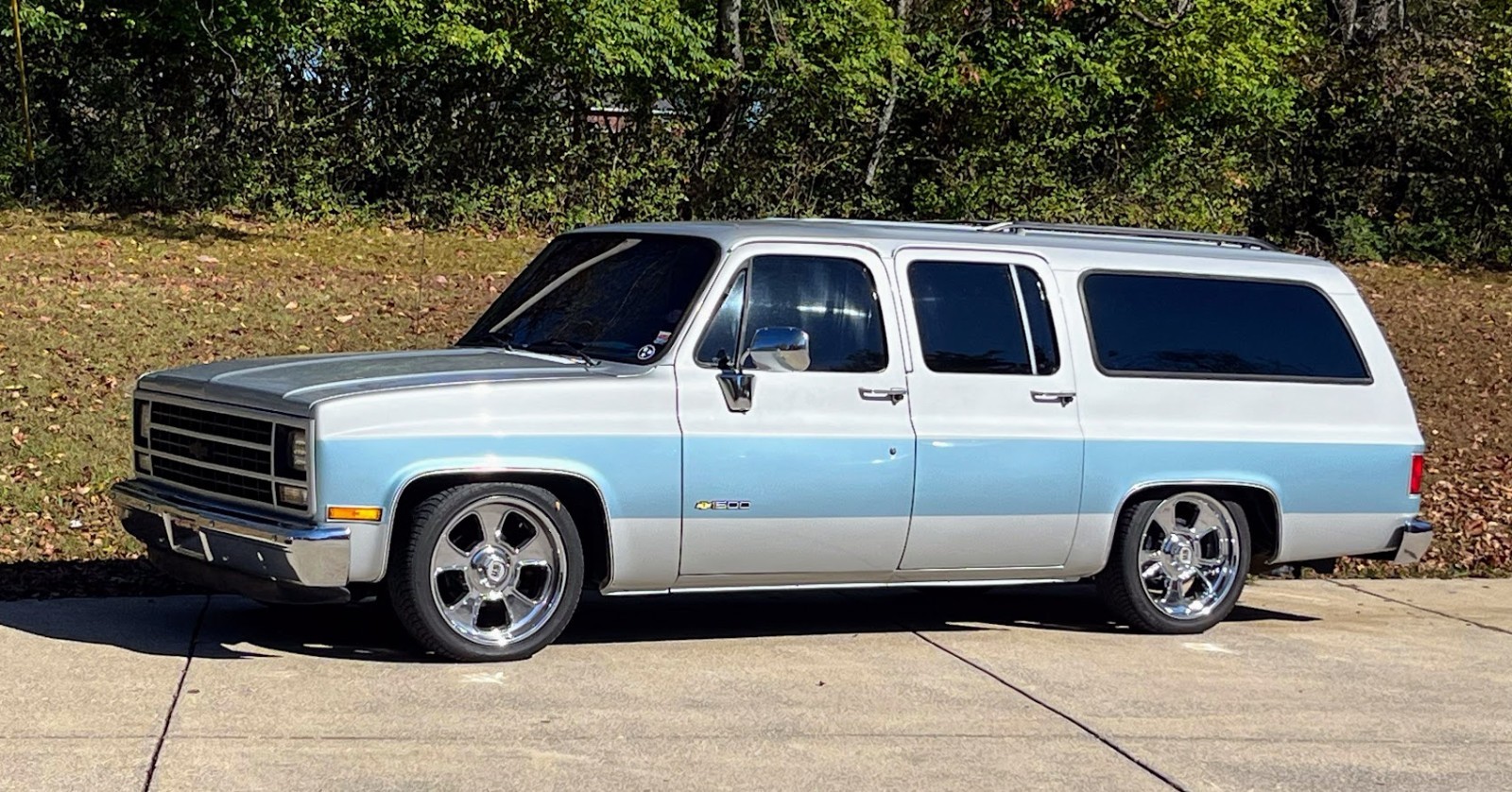 Chevrolet-Suburban-1989-35