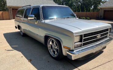 Chevrolet-Suburban-1989-37