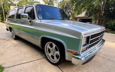 Chevrolet-Suburban-1989-4