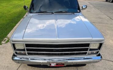 Chevrolet-Suburban-1989-5