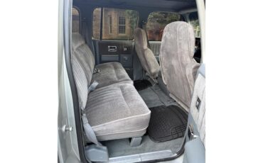 Chevrolet-Suburban-1989-Silver-Blue-2