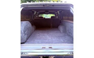 Chevrolet-Suburban-1989-Silver-Blue