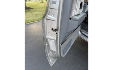 Chevrolet-Suburban-1989-Silver-Blue-5