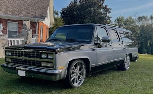 Chevrolet-Suburban-1990-Gloss-Black-Heather-Gray-Cloth-1