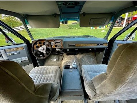 Chevrolet-Suburban-1990-Gloss-Black-Heather-Gray-Cloth-12