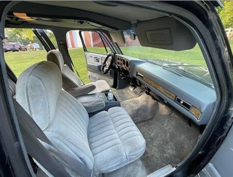 Chevrolet-Suburban-1990-Gloss-Black-Heather-Gray-Cloth-27