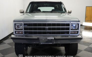 Chevrolet-Suburban-1990-Gray-Dark-Blue-14