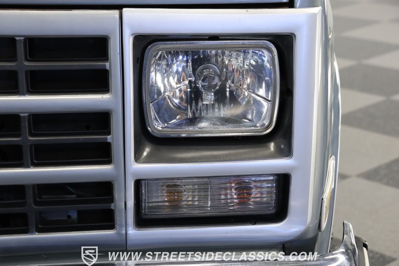 Chevrolet-Suburban-1990-Gray-Dark-Blue-18