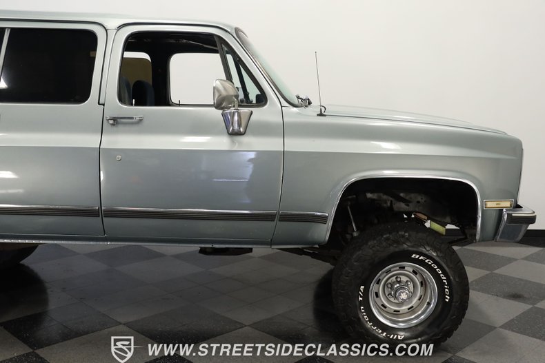 Chevrolet-Suburban-1990-Gray-Dark-Blue-26