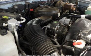 Chevrolet-Suburban-1990-Gray-Dark-Blue-29