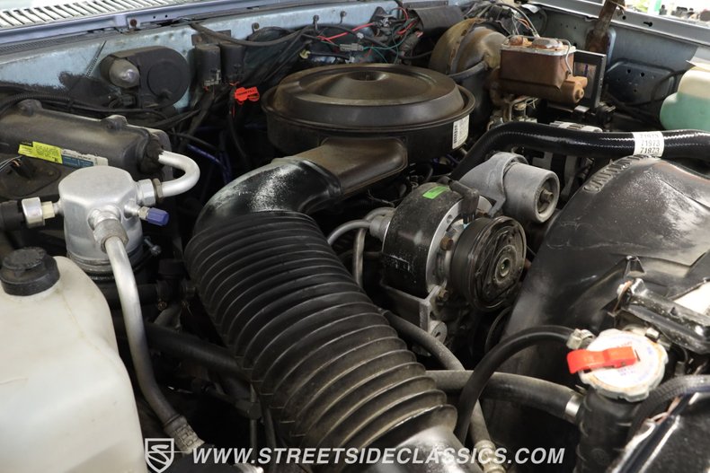 Chevrolet-Suburban-1990-Gray-Dark-Blue-29