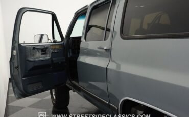 Chevrolet-Suburban-1990-Gray-Dark-Blue-30