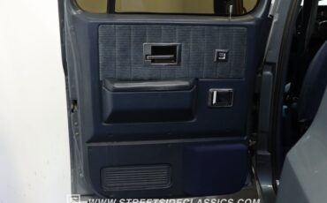 Chevrolet-Suburban-1990-Gray-Dark-Blue-31