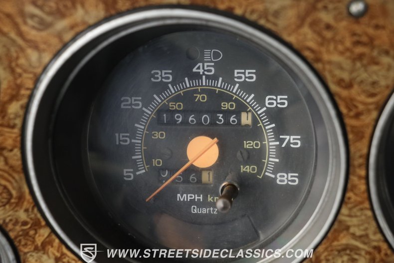 Chevrolet-Suburban-1990-Gray-Dark-Blue-36