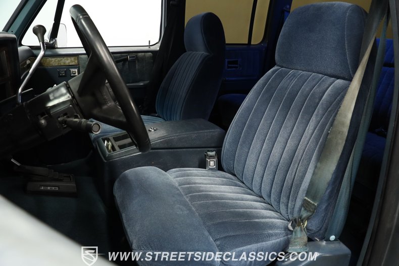 Chevrolet-Suburban-1990-Gray-Dark-Blue-38