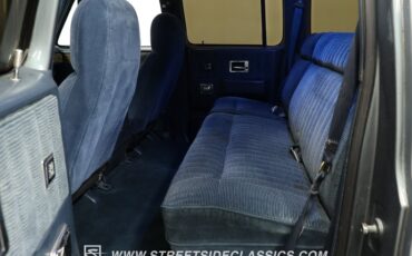 Chevrolet-Suburban-1990-Gray-Dark-Blue-39