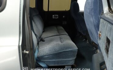 Chevrolet-Suburban-1990-Gray-Dark-Blue-40
