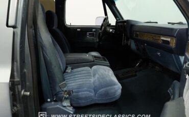 Chevrolet-Suburban-1990-Gray-Dark-Blue-42