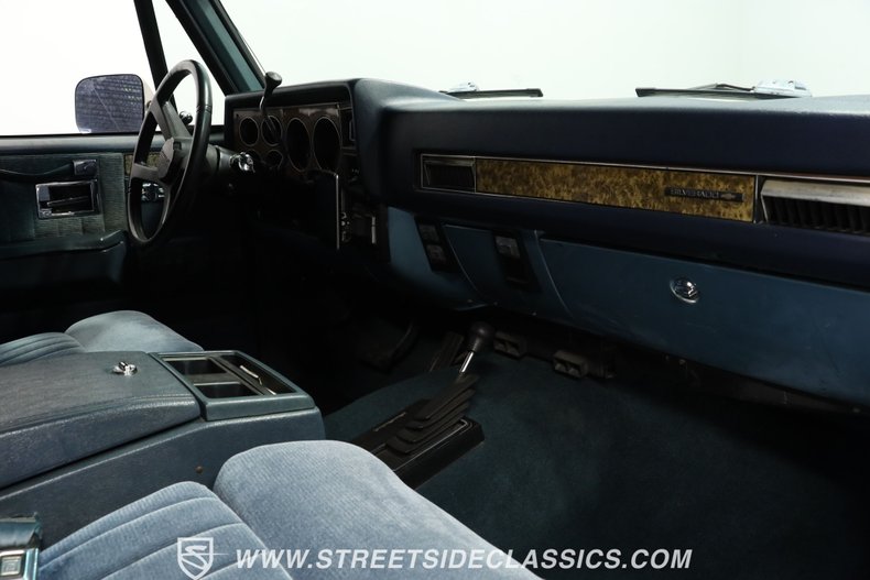 Chevrolet-Suburban-1990-Gray-Dark-Blue-43