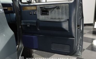 Chevrolet-Suburban-1990-Gray-Dark-Blue-47
