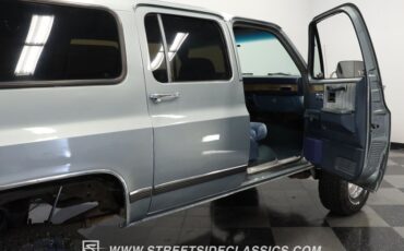 Chevrolet-Suburban-1990-Gray-Dark-Blue-48