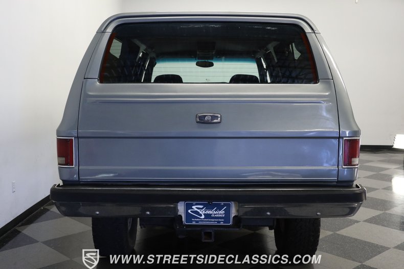 Chevrolet-Suburban-1990-Gray-Dark-Blue-7