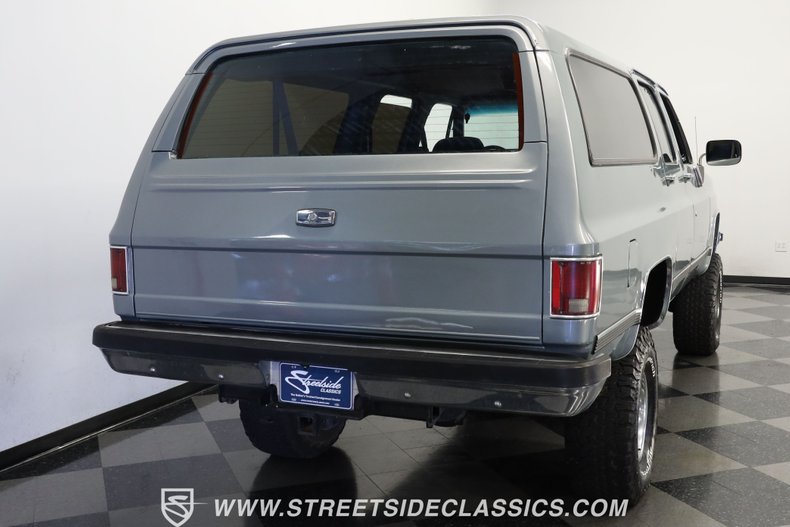 Chevrolet-Suburban-1990-Gray-Dark-Blue-8