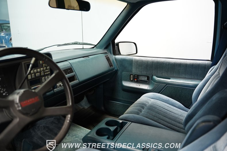 Chevrolet-Suburban-1992-Light-Blue-Metallic-Blue-15