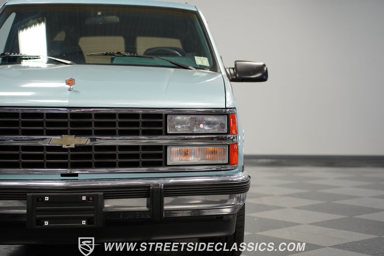Chevrolet-Suburban-1992-Light-Blue-Metallic-Blue-21