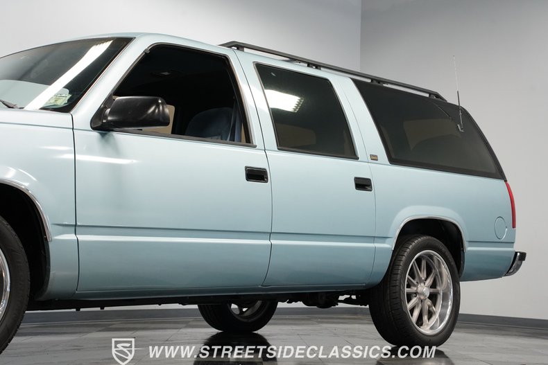 Chevrolet-Suburban-1992-Light-Blue-Metallic-Blue-23
