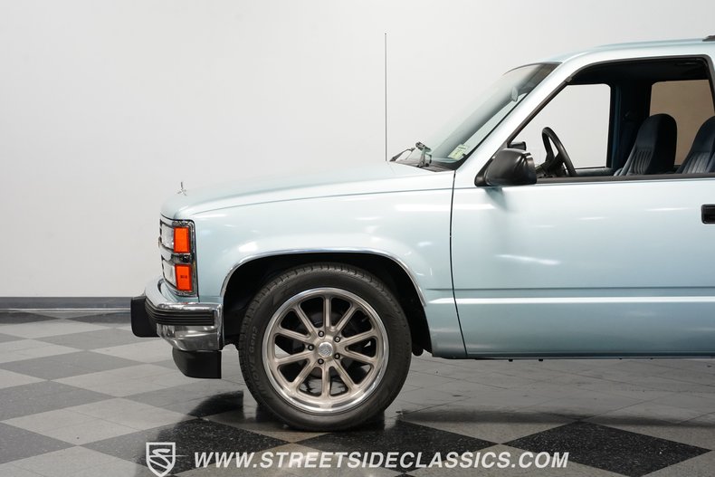 Chevrolet-Suburban-1992-Light-Blue-Metallic-Blue-24
